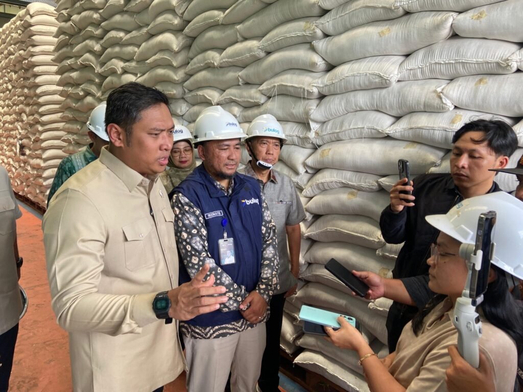 Tertinggi Sepanjang Sejarah, Wamentan Sudaryono: Stok Beras RI Tembus 5 Juta Ton di Era Presiden Prabowo 2 Tertinggi Sepanjang Sejarah, Wamentan Sudaryono: Stok Beras RI Tembus 5 Juta Ton di Era Presiden Prabowo