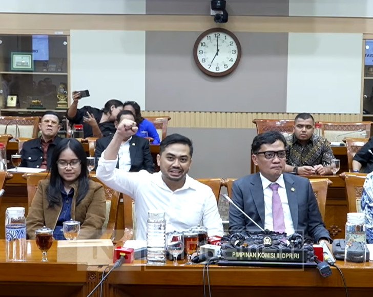 Tangis Haru Amsal Sitepu Usai DPR Ketuk Palu Larang Jaksa Kasasi : "Pejuang Ekonomi Kreatif Menang!"