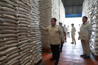 Gudang Bulog Penuh, Presiden Pastikan Negara Hadir Penuhi Kebutuhan Rakyat