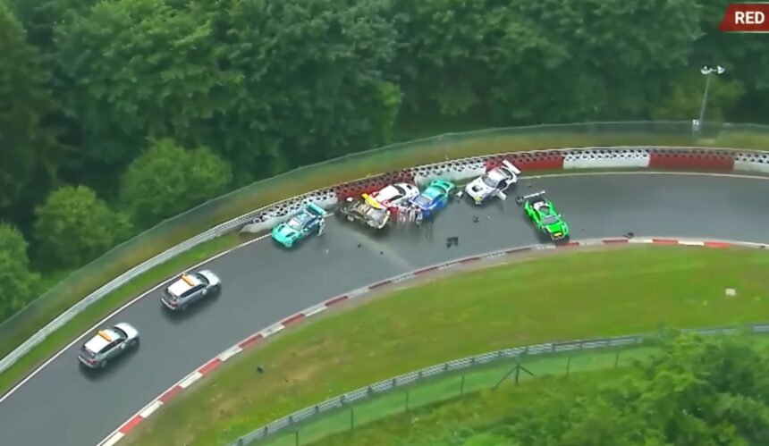 Pembalap Tewas dalam Tabrakan Beruntun di Nurburgring 24 Jam, Max Verstappen Terhenti