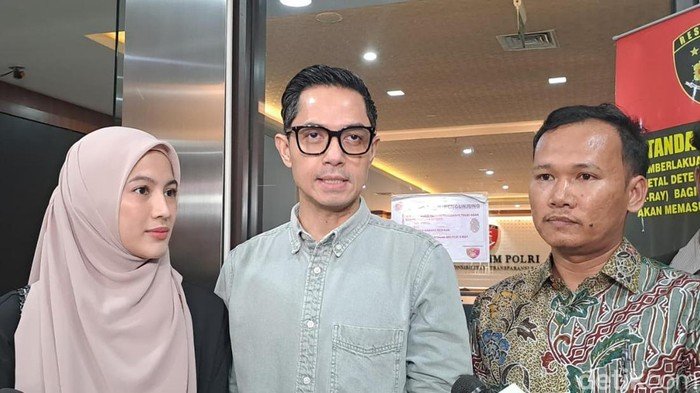 Diperiksa Bareskrim Terkait PT DSI, Dude Harlino dan Alyssa Soebandono Dicecar 53 Pertanyaan