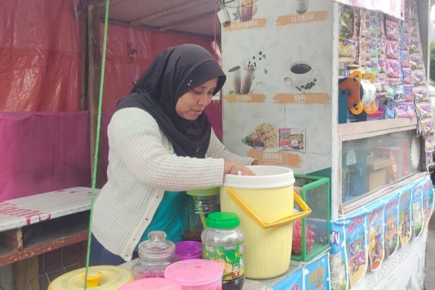 Langkah Kecil Berdampak Besar, Ibu Dewi Menebar Manfaat untuk Lingkungan