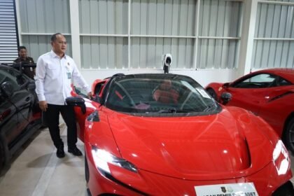 Kolektor Merapat! Mobil Sport hingga Lukisan Emas Senilai Rp100 Miliar Akan Dilelang Kejaksaan
