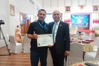 Fidelis Batalinus dari Garuda TV menerima Anugerah Media Produktif dari Badan Siber dan Sandi Negara (BSSN) yang diserahkan langsung oleh Kepala BSSN Nugroho Sulistyo Budi dalam rangka HUT ke-80 BSSN.