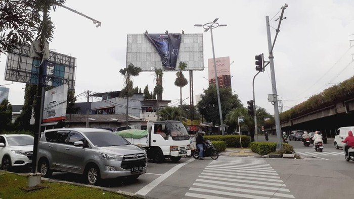 Ganggu Psikologis Masyarakat, Iklan Film Makhluk Mata Merah "Aku Harus Mati" Akhirnya Dicopot