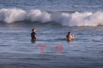 Lagi Bucin! Kim Kardashian dan Lewis Hamilton Terciduk Bermesraan di Pantai Malibu