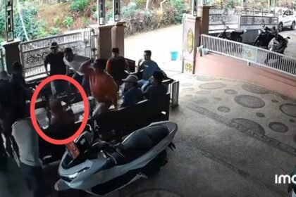Rekaman CCTV Jadi Saksi! Begini Kronologi Pembacokan Kades Lumajang oleh 10 Pria Kalap