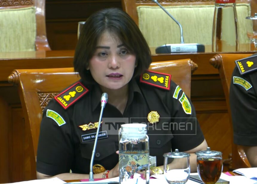 Habiburokhman Cecar Kajari Karo Soal Salah Ketik Surat Penahanan Amsal Sitepu : "Ibu Nggak Cek?"