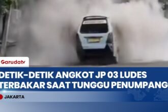 Diduga Korsleting Mesin, Angkot JP 03 Ludes Terbakar Saat Tunggu Penumpang