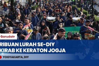 JOGJA MEMUTIH! Ribuan Lurah Kirab Sowan ke Keraton, Rayakan HUT ke-80 Sultan HB X!