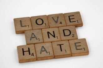 Terjebak Love-Hate Relationship? Kenali Dampak dan Cara Menghadapinya