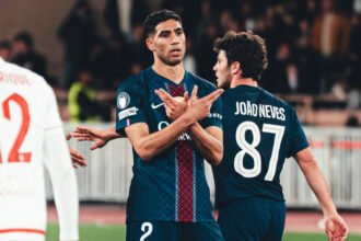 Achraf Hakimi tegaskan PSG tetap fokus dan tidak terpengaruh tekanan jelang duel panas melawan Liverpool di Anfield.