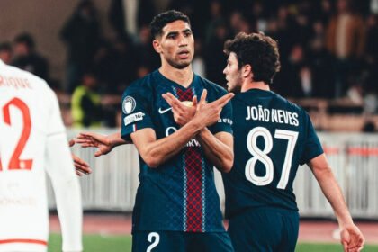 Achraf Hakimi tegaskan PSG tetap fokus dan tidak terpengaruh tekanan jelang duel panas melawan Liverpool di Anfield.