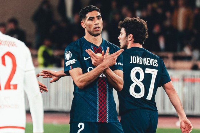 Achraf Hakimi tegaskan PSG tetap fokus dan tidak terpengaruh tekanan jelang duel panas melawan Liverpool di Anfield.