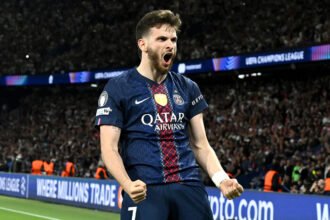 Liverpool mulai ancang-ancang revolusi skuad, tapi peluang datangkan Kvaratskhelia makin tipis.