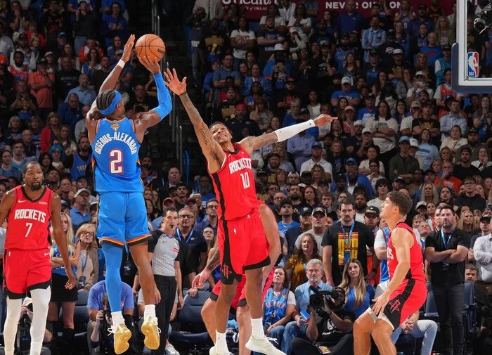 Shai Gilgeous-Alexander jadi penentu kemenangan Thunder di momen krusial musim NBA 2025-2026.