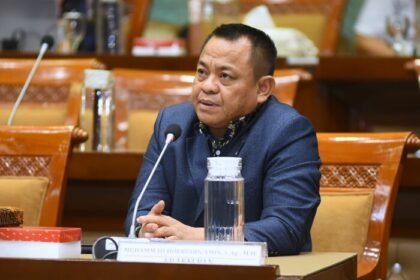 Evaluasi TKA didorong DPR untuk meningkatkan kualitas pendidikan dan mengukur kemampuan dasar siswa secara lebih komprehensif.