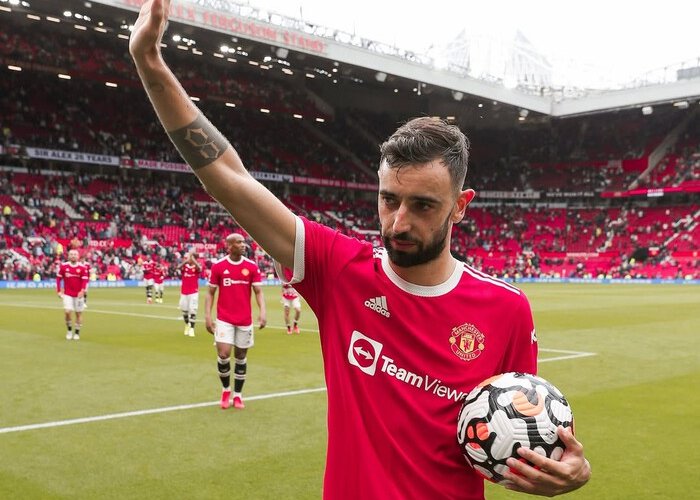 Bruno Fernandes menegaskan komitmennya untuk tetap bersaing bersama Manchester United di tengah rumor transfer ke Liga Arab Saudi.
