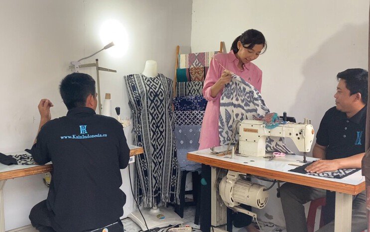 LinkUMKM BRI Dorong Perempuan Pengusaha Fesyen Naik Kelas, Olah Wastra Nusantara Jadi Busana Modern