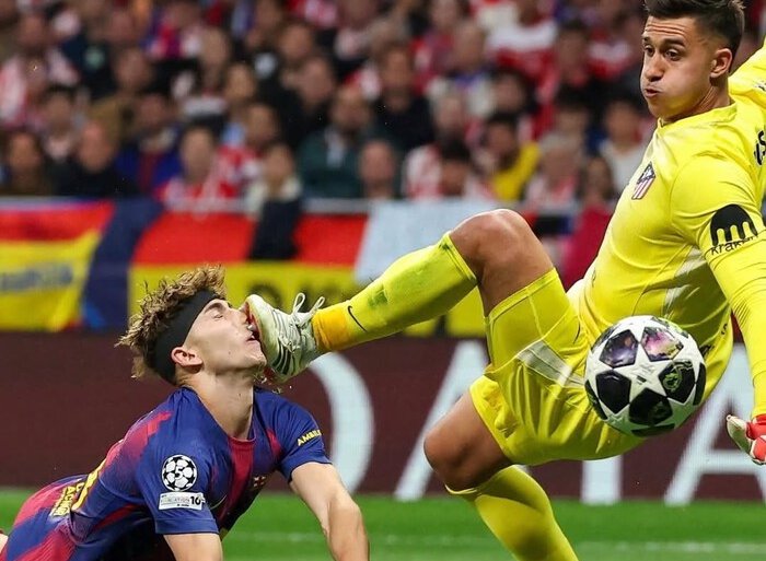 Momen mengerikan saat Fermin Lopez mengalami cedera serius usai benturan dengan kiper Atletico Madrid dalam laga panas Liga Champions.
