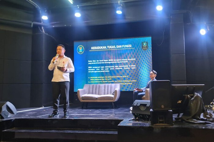 Ancaman siber modern tak hanya menyerang sistem, tetapi juga membidik opini publik melalui manipulasi informasi digital.