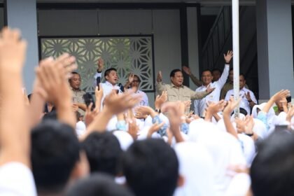 Presiden Prabowo menegaskan percepatan swasembada energi nasional saat kunjungan kerja di Cilacap, Jawa Tengah.