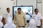 Presiden Prabowo dorong setiap kelas di Indonesia punya smartboard digital untuk revolusi pendidikan nasional.