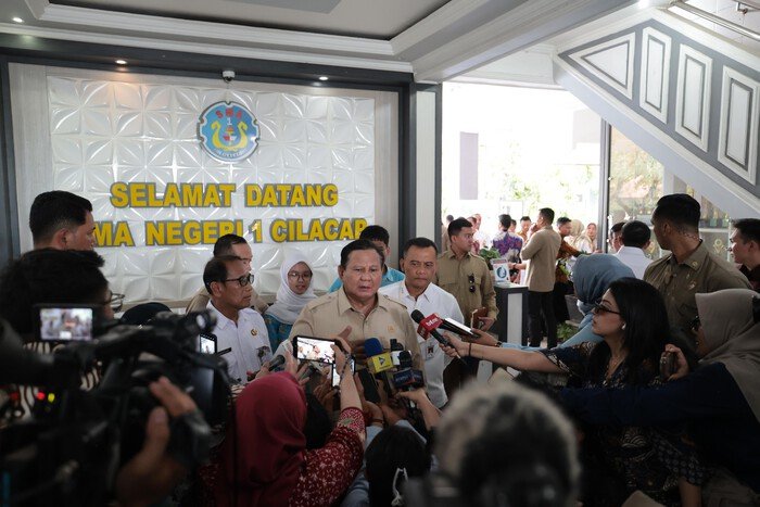 Presiden Prabowo Subianto menargetkan percepatan revitalisasi 288 ribu sekolah di Indonesia hingga 2028 sebagai investasi besar sektor pendidikan nasional.