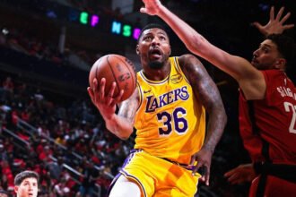 Marcus Smart mencatat sejarah baru bersama Los Angeles Lakers lewat performa luar biasa di Game 3 melawan Houston Rockets pada playoff NBA 2026.