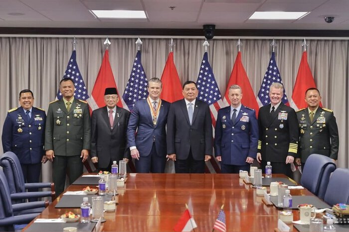 Kerja sama pertahanan Indonesia-AS masih dalam tahap penjajakan, izin lintas udara pesawat AS belum disepakati.