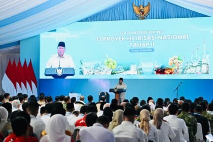 Presiden Prabowo Subianto menegaskan hilirisasi sebagai kunci utama kebangkitan ekonomi Indonesia saat groundbreaking proyek di Cilacap.