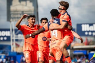 Barcelona semakin dekat dengan gelar juara La Liga usai menundukkan Getafe 2-0 di Madrid.