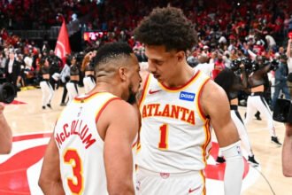 Duel sengit Hawks vs Knicks berakhir dramatis dengan kemenangan tipis Atlanta di Game 3 playoff NBA.