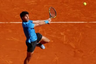 Alcaraz bangkit dari tekanan dan melaju ke perempat final Monte-Carlo Masters 2026 usai duel sengit tiga set.