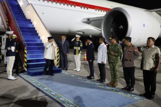 Presiden Prabowo Subianto pulang dari Jepang dan Korea Selatan membawa komitmen investasi Rp575 triliun untuk dorong ekonomi nasional.