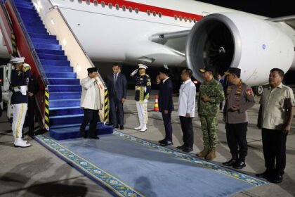 Presiden Prabowo Subianto pulang dari Jepang dan Korea Selatan membawa komitmen investasi Rp575 triliun untuk dorong ekonomi nasional.