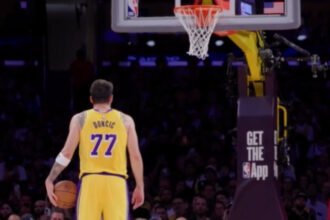 Cedera Luka Doncic jadi pukulan telak bagi Lakers jelang akhir musim reguler NBA.