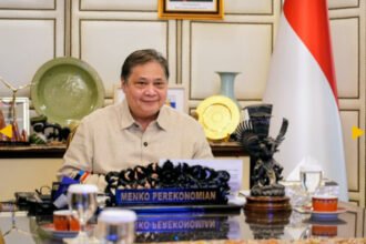 Menko Perekonomian Airlangga Hartarto menyoroti pertumbuhan kredit nasional yang tetap kuat meski UMKM mengalami kontraksi.
