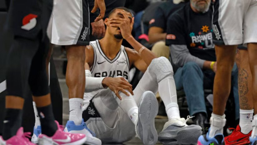 Victor Wembanyama absen di Game 3 playoff Spurs vs Portland karena masih menjalani pemulihan gegar otak sesuai protokol NBA.