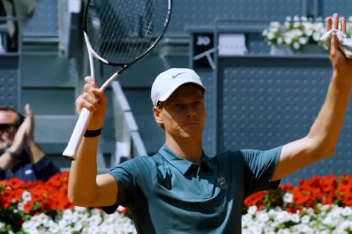 Jannik Sinner melaju mulus ke perempat final Madrid Open 2026 usai mengalahkan Cameron Norrie dua set langsung.