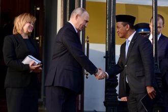 Diplomasi energi Indonesia kian agresif, pertemuan Prabowo dan Putin jadi langkah strategis amankan pasokan nasional.