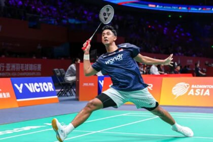 Alwi Farhan tersingkir di babak 16 besar BAC 2026 usai kalah dari Kodai Naraoka dalam dua gim langsung.