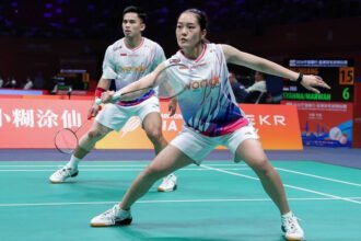 Amri/Nita menghadapi pasangan nomor satu dunia Feng/Huang di Ningbo Olympic Sports Center, China.