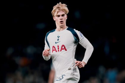 Bursa transfer Eropa memanas: Real Madrid siapkan dana raksasa, sementara Manchester United dan klub Premier League berebut gelandang muda berbakat.