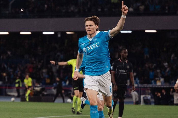 Napoli tampil dominan saat membantai Cremonese 4-0 demi menjaga peluang juara Serie A musim ini.