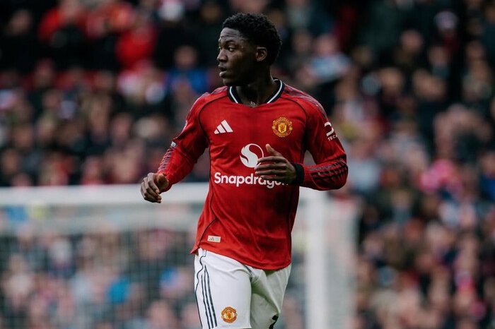 Negosiasi kontrak Kobbie Mainoo memasuki tahap akhir saat Manchester United semakin dekat mengunci masa depan gelandang muda andalannya.