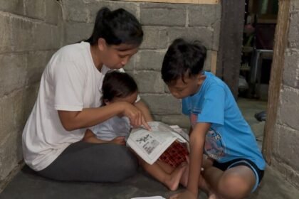 Perjuangan Ibu Anastasya di Manado yang berjalan kaki 2 km setiap hari demi keluarga menjadi simbol keteguhan perempuan Indonesia.