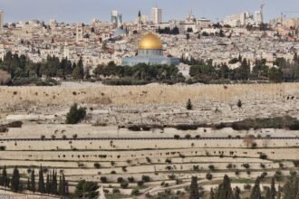 Ketegangan di Masjid Al-Aqsa memicu kecaman global dari delapan negara Muslim terhadap tindakan provokatif Israel.