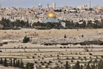 Ketegangan di Masjid Al-Aqsa memicu kecaman global dari delapan negara Muslim terhadap tindakan provokatif Israel.