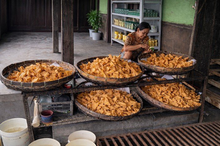 Saat Perempuan Bangkit, Ekonomi Menguat: Kisah Nia Anggraini Tumbuh Bersama PNM Mekaar dan BRI